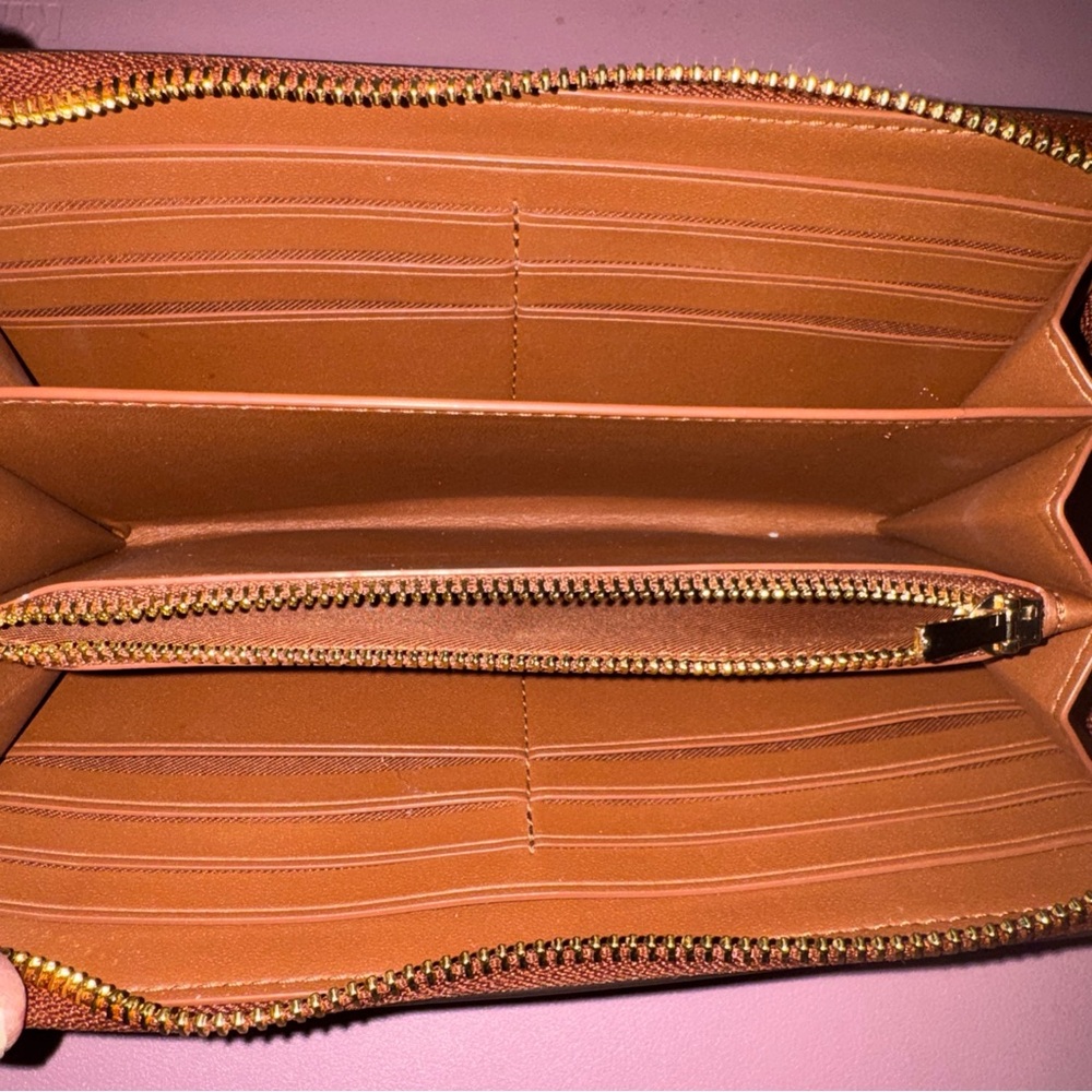 Coach Legacy Leather Hobo and Coach Zippy Wallet - Picture 9 of 15